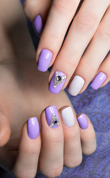 nageldesgin-lila-white-hf